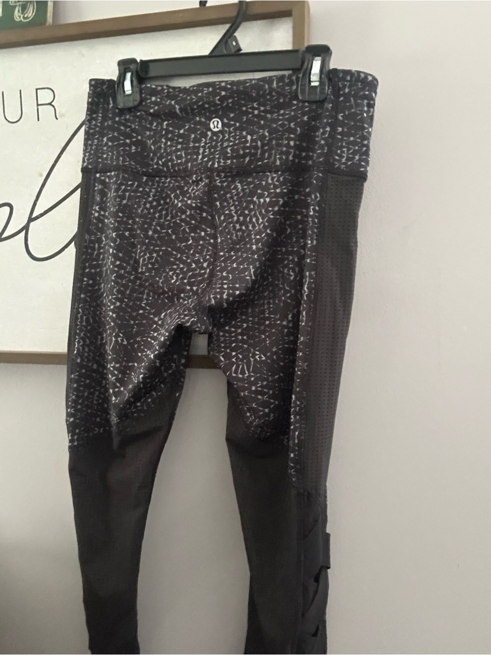 Lululemon Women’s Size 6 Black White Patterned Leggings